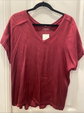 Women's V-Neck Short Sleeve Top - Burgundy
